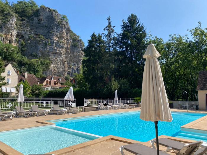 logis hotels hotel restaurant domaine les falaises