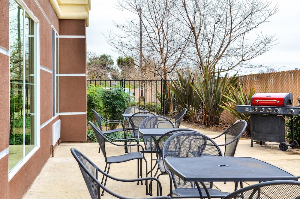 comfort suites turlock