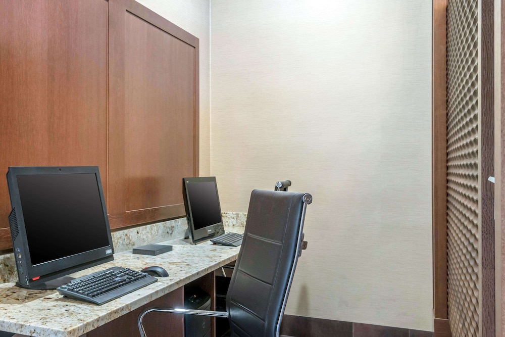 comfort suites yakima