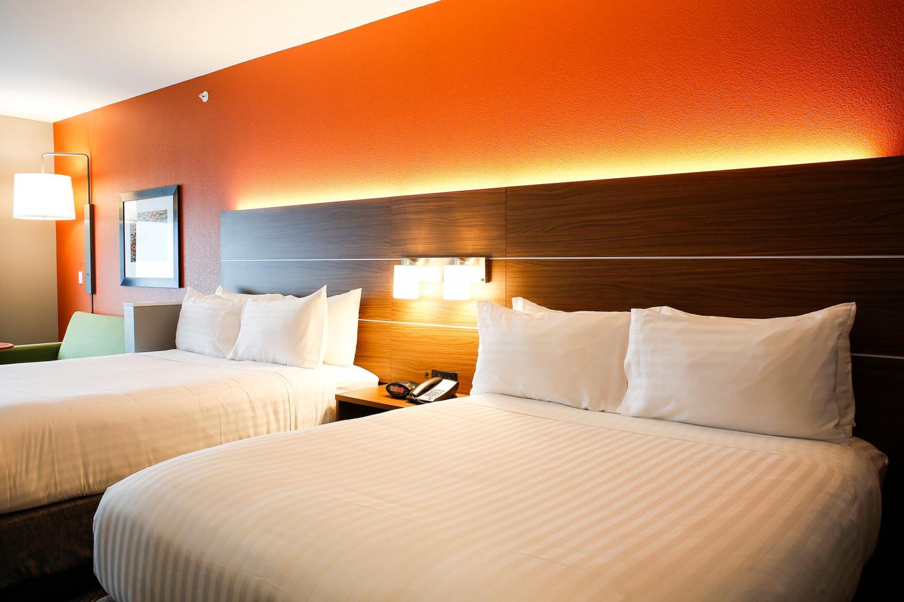 holiday inn express and suites louisville downtown by ihg