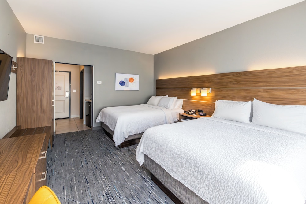 holiday inn express and suites louisville downtown by ihg