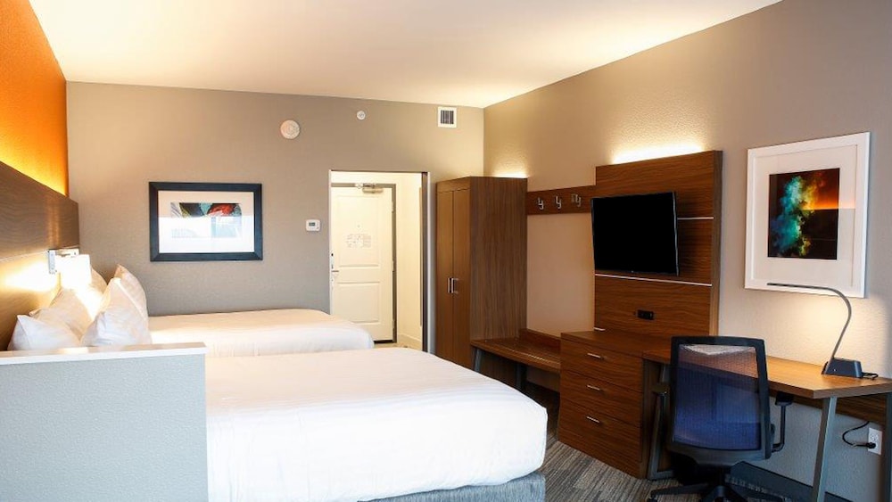 holiday inn express and suites louisville downtown by ihg