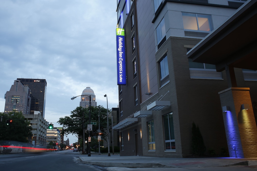 holiday inn express and suites louisville downtown by ihg