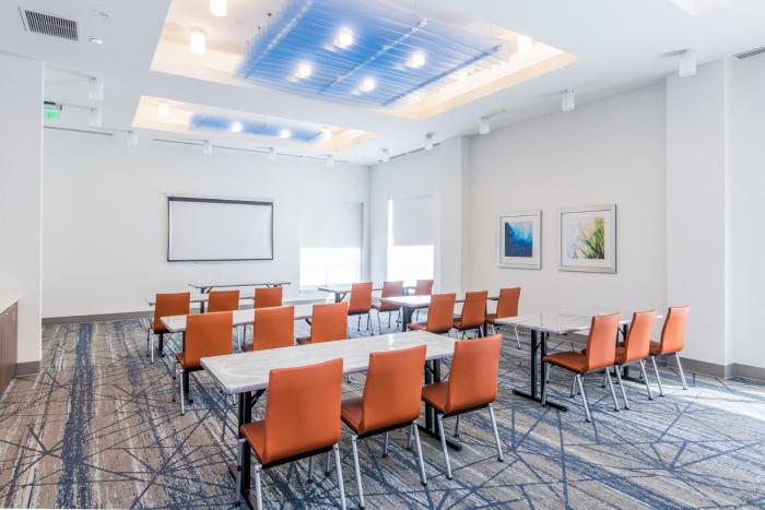 holiday inn express and suites louisville downtown by ihg