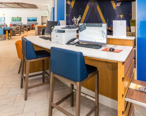 holiday inn express and suites louisville downtown by ihg