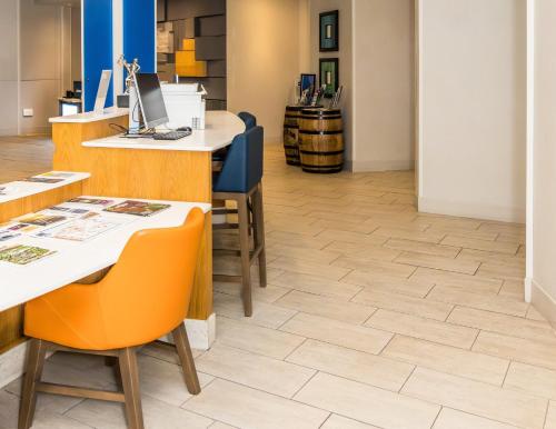 holiday inn express and suites louisville downtown by ihg