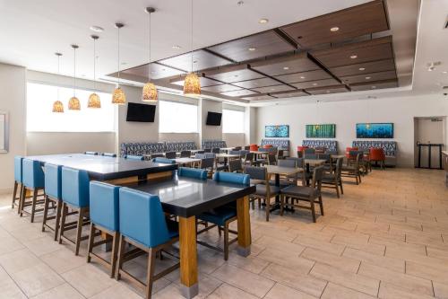 holiday inn express and suites louisville downtown by ihg