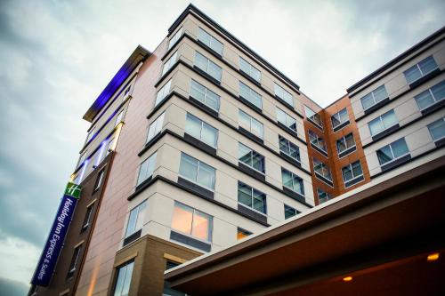 holiday inn express and suites louisville downtown by ihg