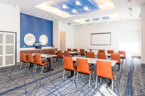 holiday inn express and suites louisville downtown by ihg