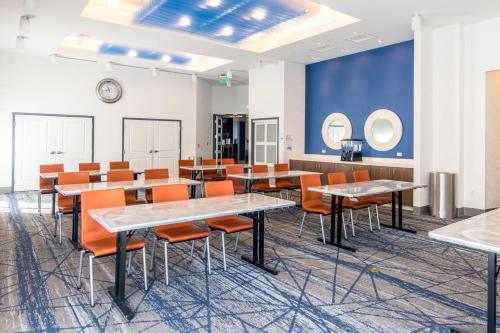 holiday inn express and suites louisville downtown by ihg