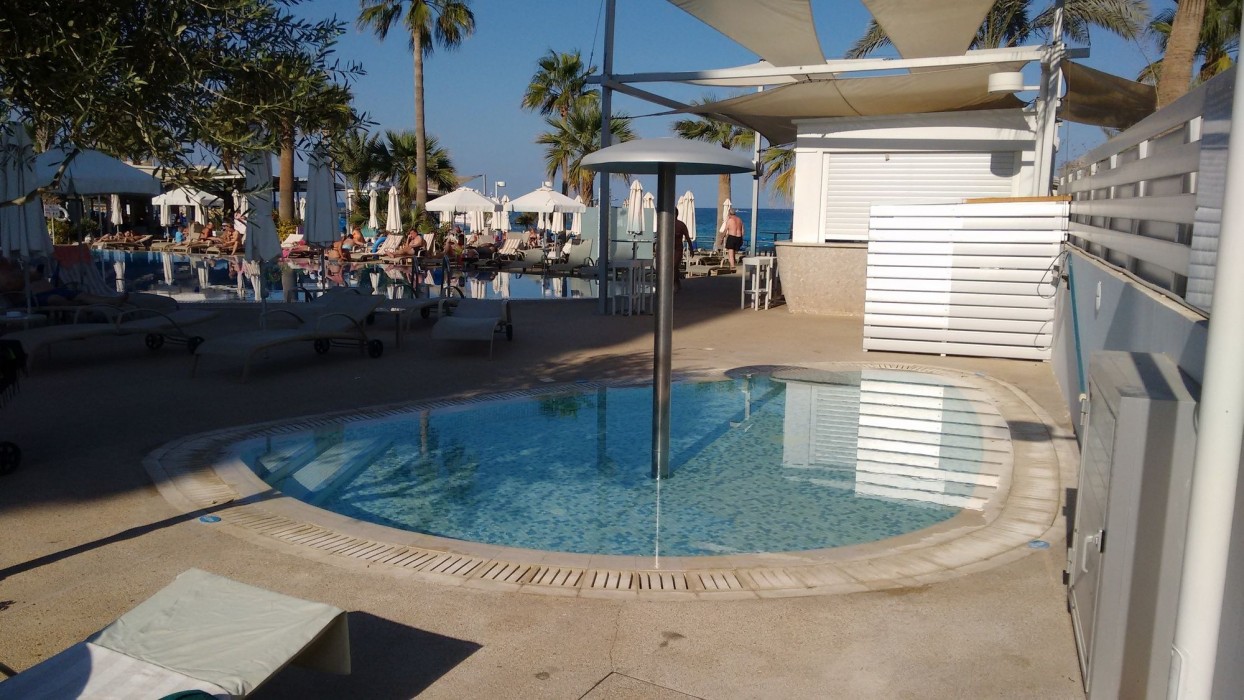 vrissaki beach hotel