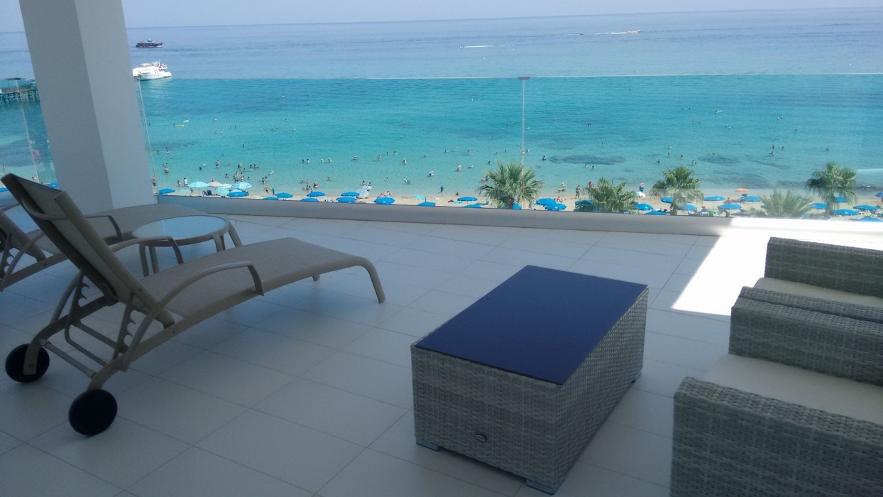 vrissaki beach hotel