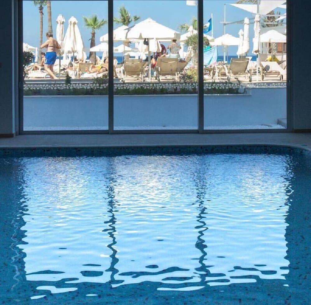 vrissaki beach hotel