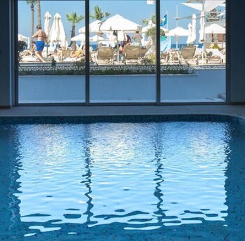 vrissaki beach hotel