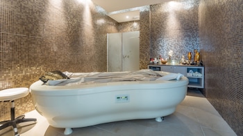 vrissaki beach hotel