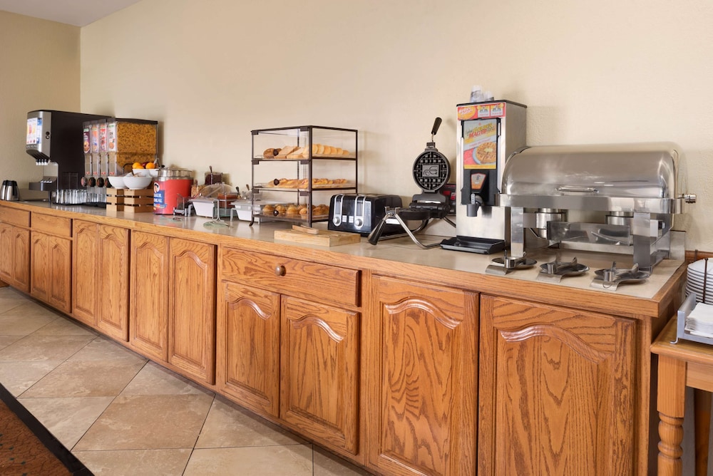 country inn and suites by radisson topeka west ks