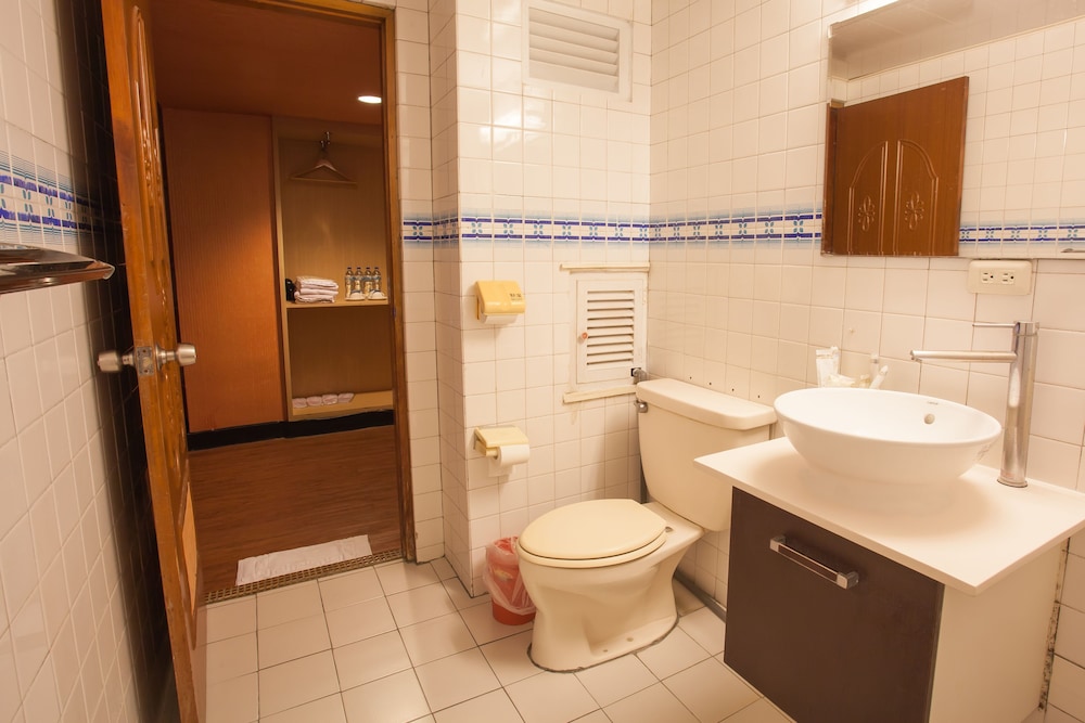 chiayi crown hotel