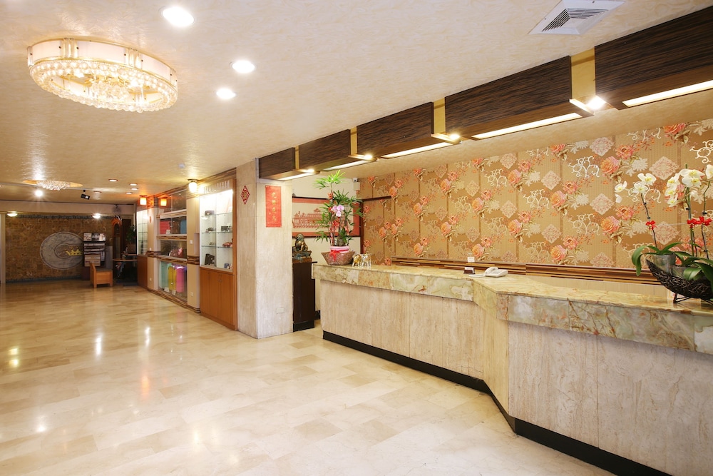 chiayi crown hotel