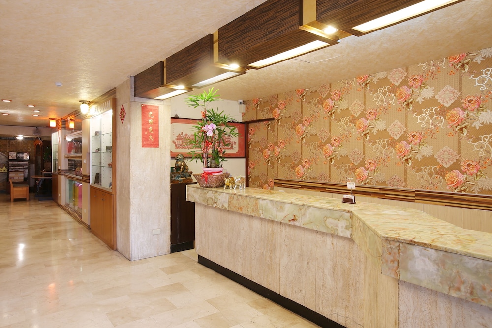 chiayi crown hotel