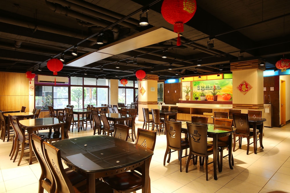 chiayi crown hotel