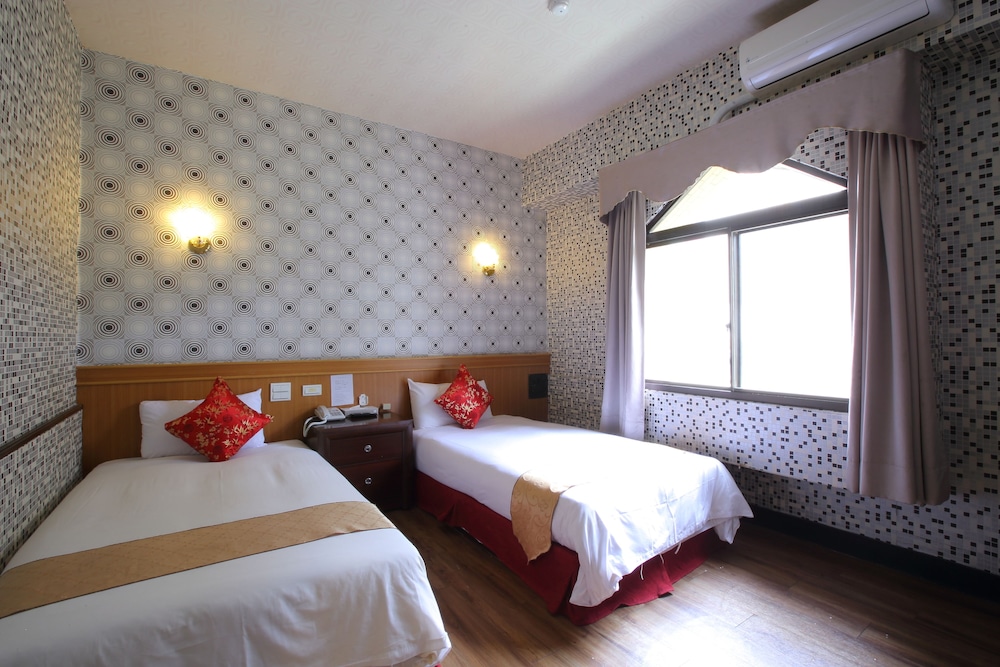 chiayi crown hotel