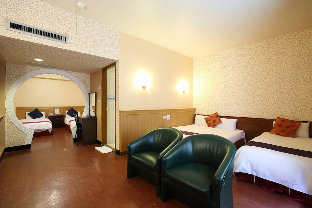 chiayi crown hotel