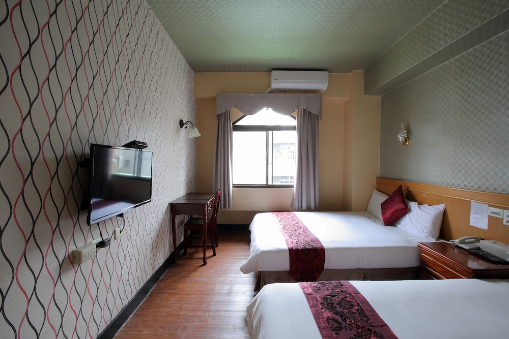 chiayi crown hotel