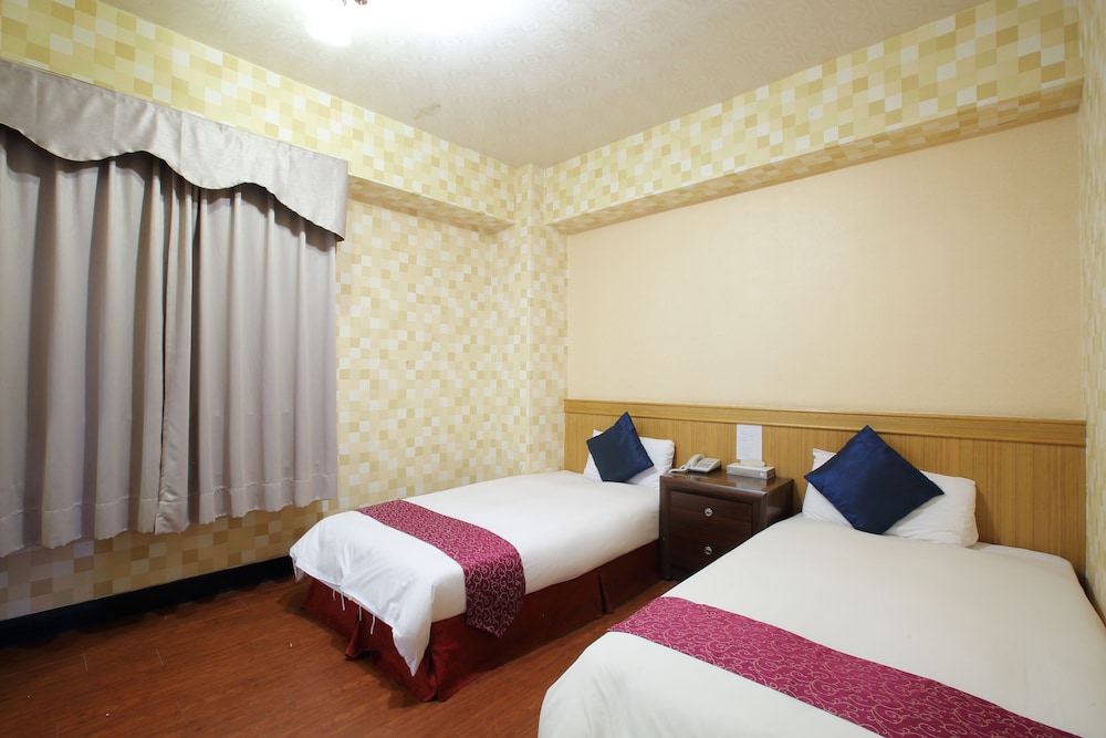 chiayi crown hotel