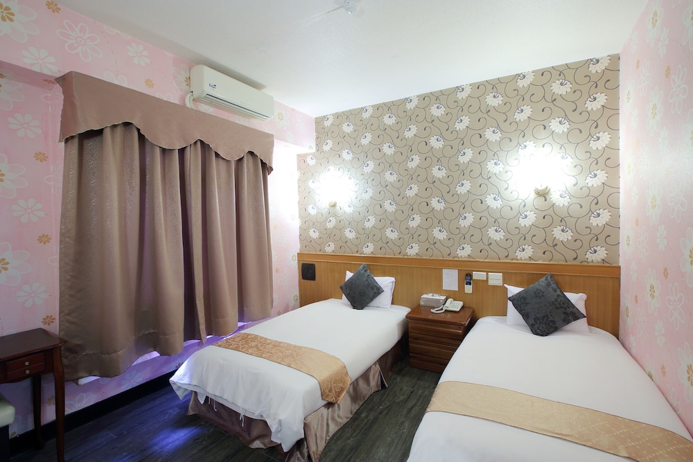 chiayi crown hotel