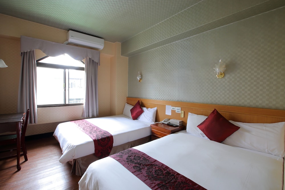 chiayi crown hotel