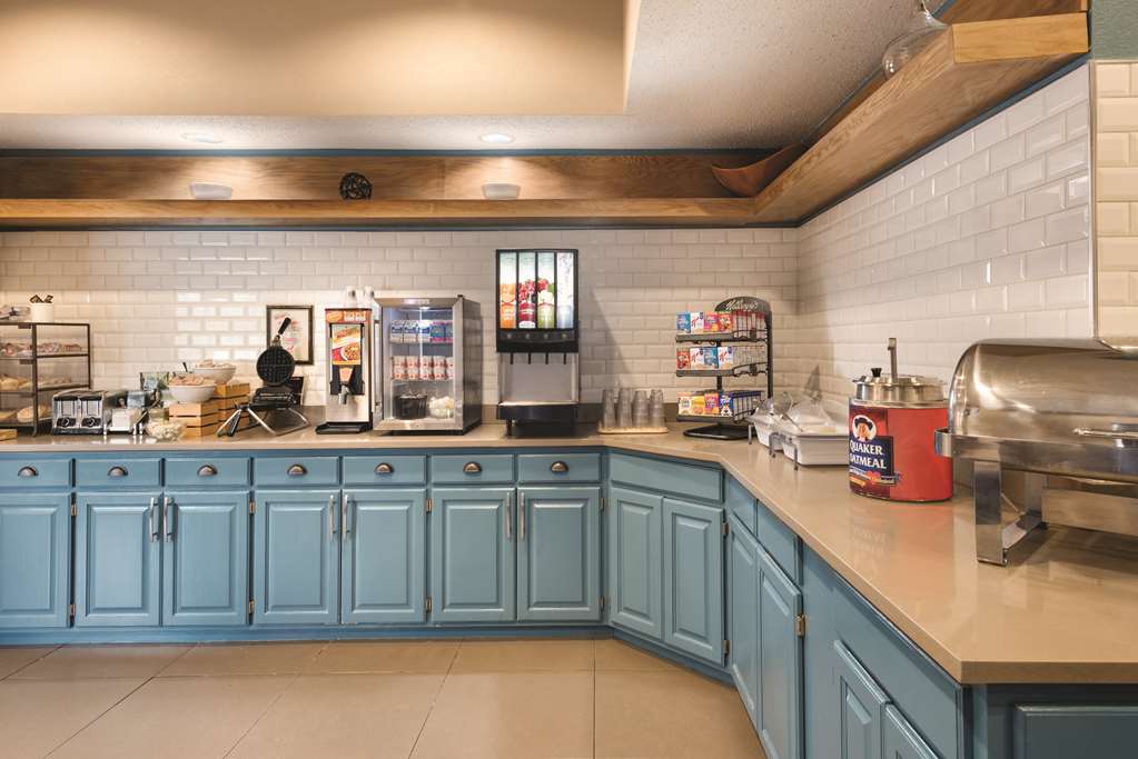 country inn and suites by radisson west bend wi