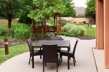 courtyard by marriott wichita east