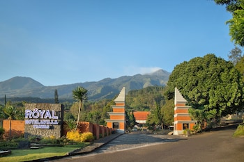 royal hotel and villa trawas