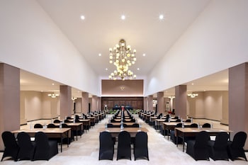 royal hotel and villa trawas