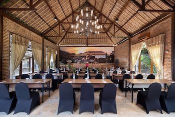 royal hotel and villa trawas