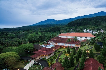 royal hotel and villa trawas