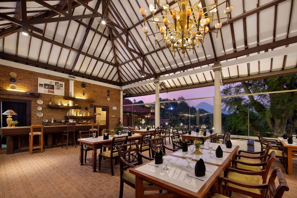 royal hotel and villa trawas