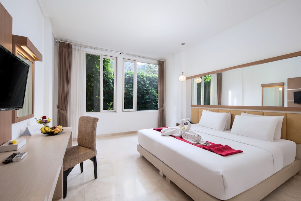 royal hotel and villa trawas