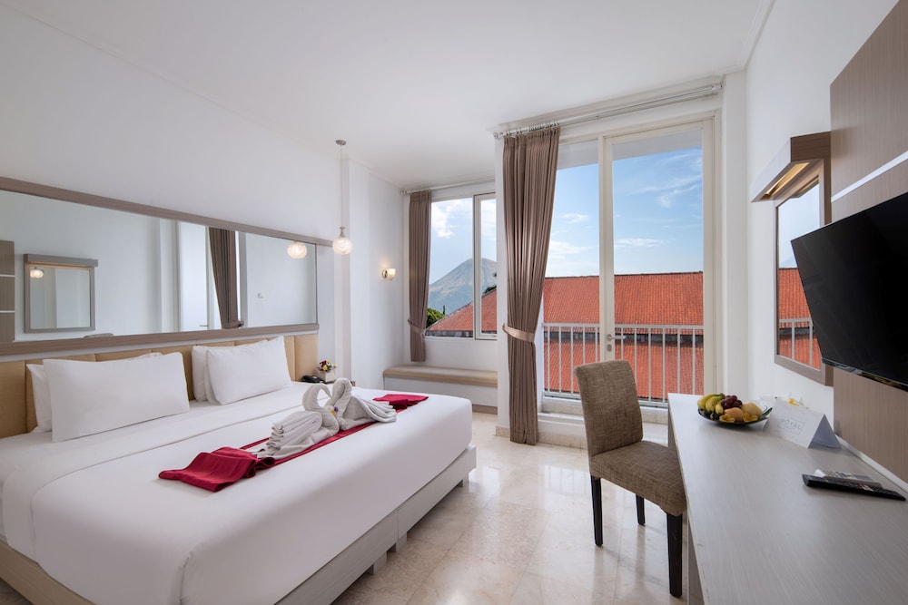 royal hotel and villa trawas