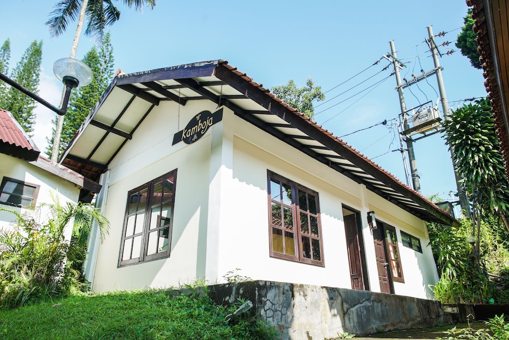 royal hotel and villa trawas