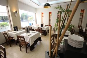 Vertice Sevilla,Costa De La Luz>>Cerro-Amate,4 star