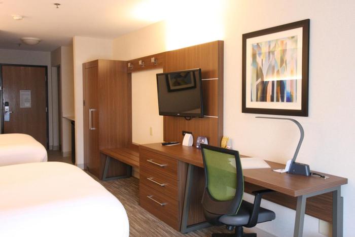 holiday inn express branford new haven by ihg