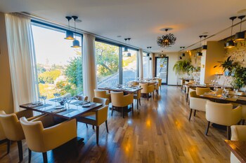 Citadel Narikala Hotel,Art Museum Of Georgia>>Tbilisi,4 star