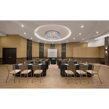 summit hotel magnolia