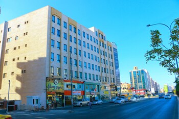 city rose hotel suites
