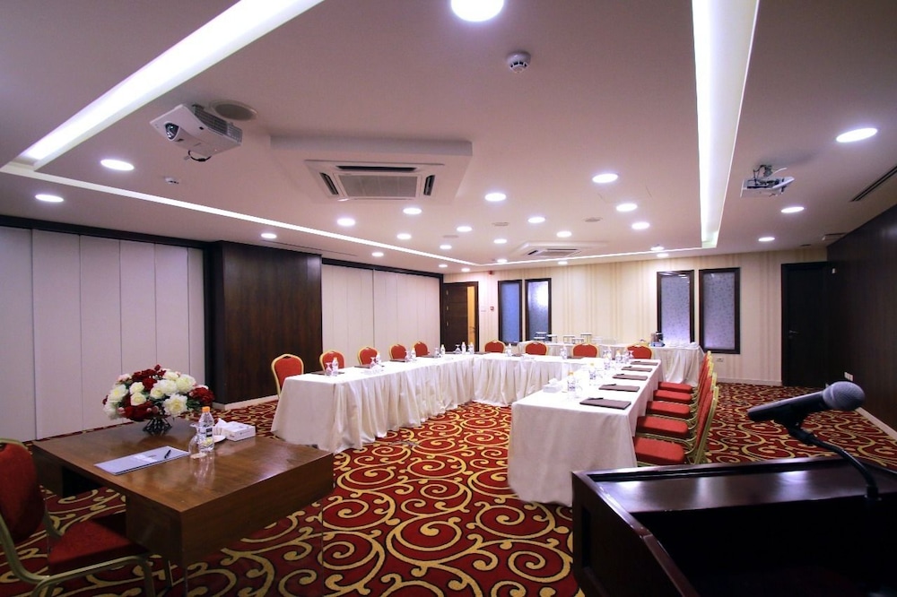 city rose hotel suites