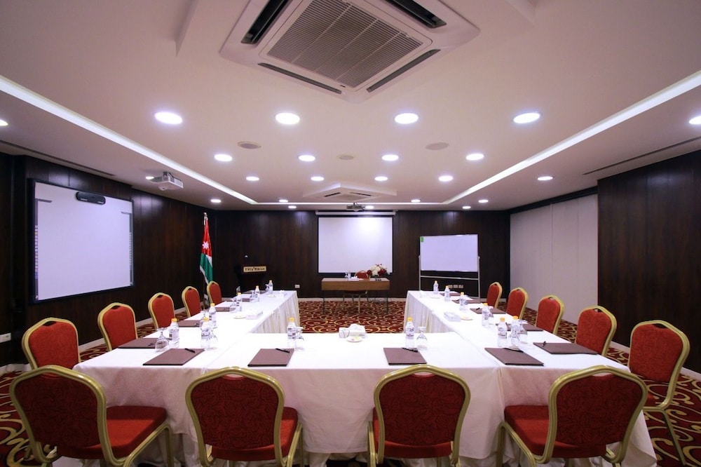 city rose hotel suites