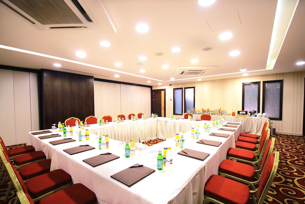 city rose hotel suites