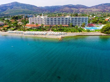 calamos beach family club hotel