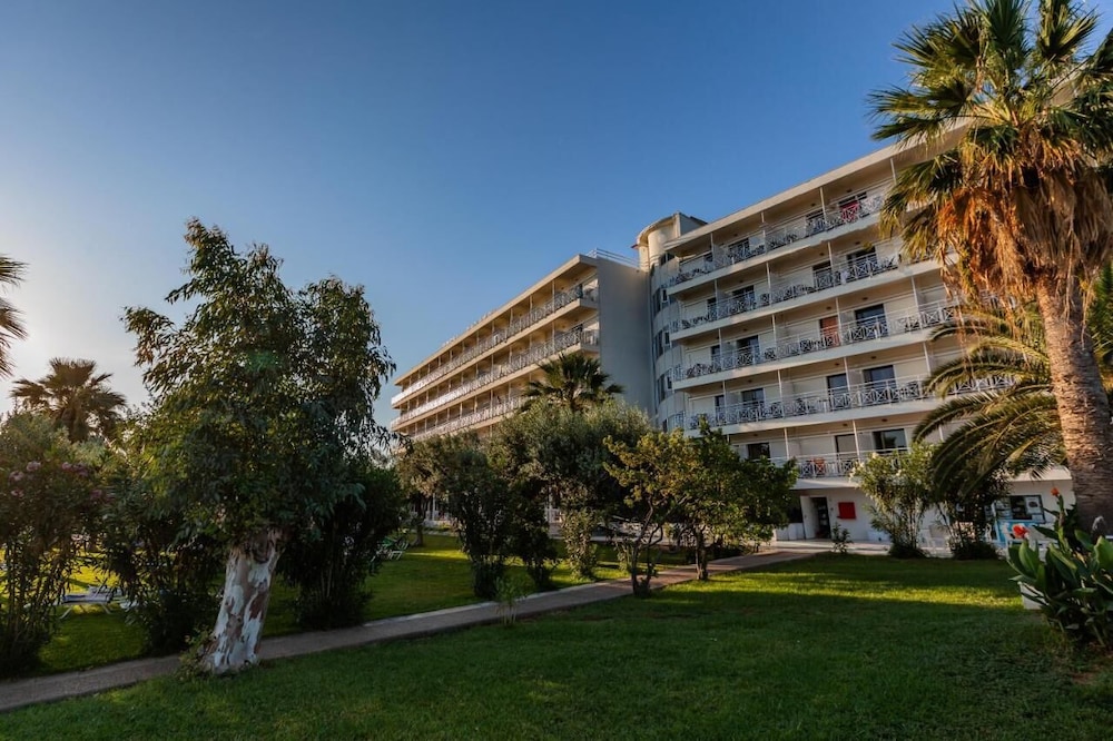 calamos beach family club hotel